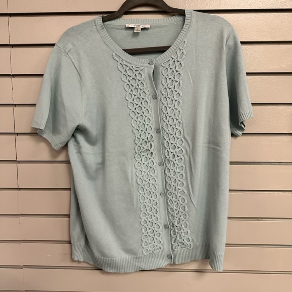 Liz Claiborne Women’s Green Short Sleeve Botton Down Sweater. Size L.